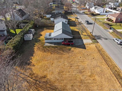 32 Flintlock Dr, Shirley, NY, 11967-2613 | Card Image