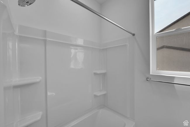 Bathroom with shower / washtub combination | Image 21