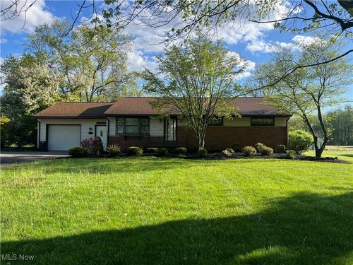 2055 Howenstine Dr Se, East Sparta, OH, 44626-9536 | Card Image