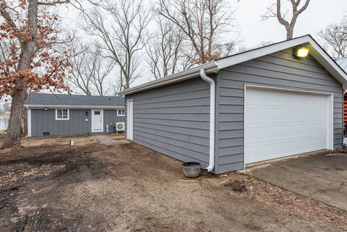 42076 N East Rd, Antioch, IL, 60002-8909 | Card Image