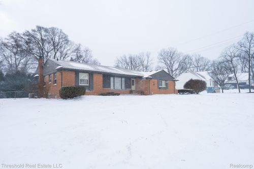 5595 Old Orchard Trl, Orchard Lake, MI, 48324-2342 | Card Image