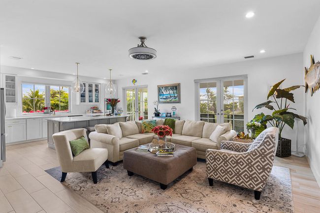 261-W-Seaview-Drive-living-area | Image 5