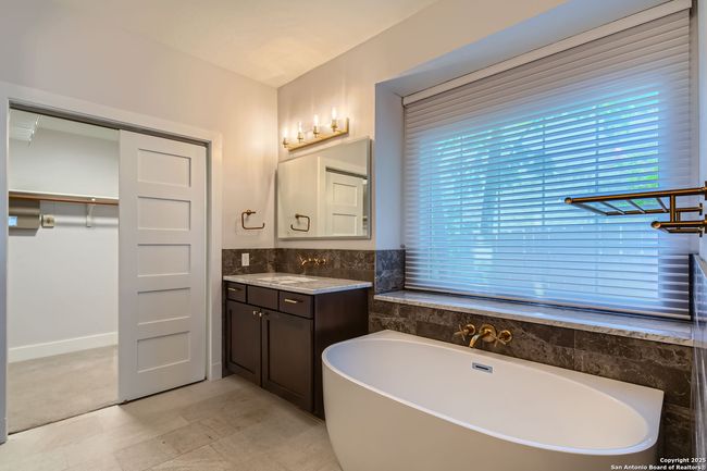 6110 Blanco River Pass, House other with 5 bedrooms, 4 bathrooms and null parking in Austin TX | Image 16