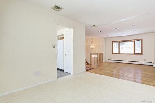 30 Bridle Rd, Spring Valley, NY, 10977-1729 | Card Image