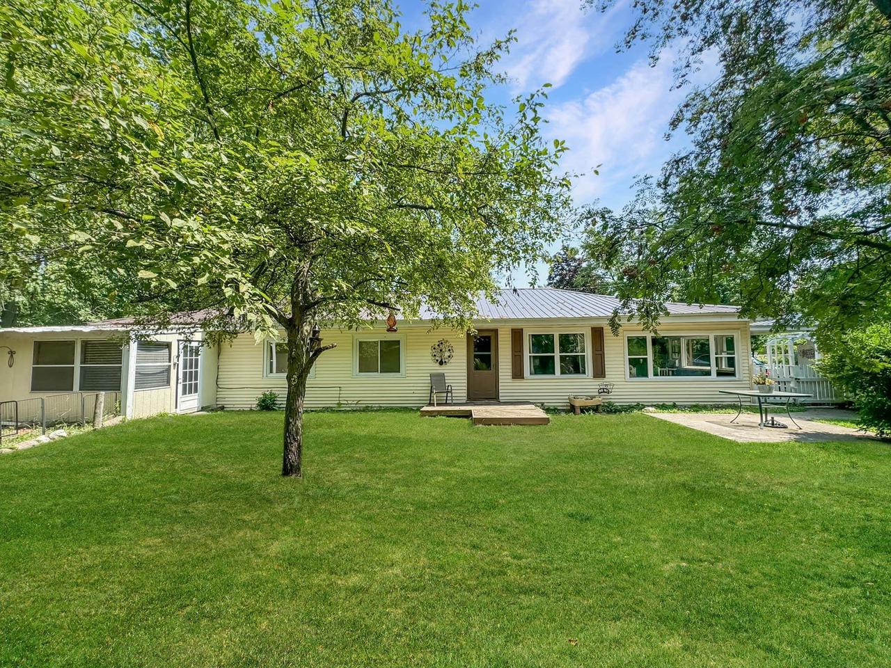 15th St, Menominee, MI 49858