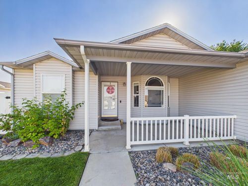517 W Palmer Dr, Nampa, ID, 83686-8389 | Card Image