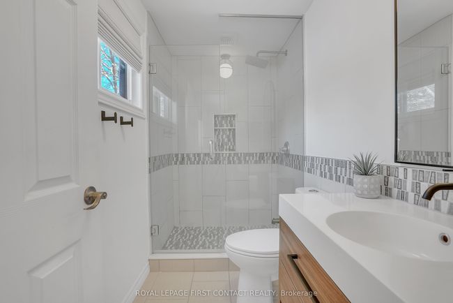 11 Vernar Dr, House other with 4 bedrooms, 3 bathrooms and 6 parking in Midhurst ON | Image 17