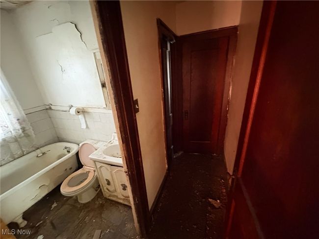 3180 E 134th St Cleveland, OH 44120 is a Duplex that needs a little TLC. Each unit has 2 bedrooms and 1 bathroom. One unit is on the first floor and the other on the second. | Image 12