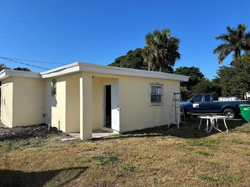 371 Banyan Ave, Pahokee, FL, 33476-1925 | Card Image