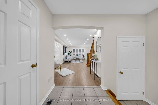 12 Styles Cres, House attached with 4 bedrooms, 4 bathrooms and 1 parking in Ajax ON | Image 4