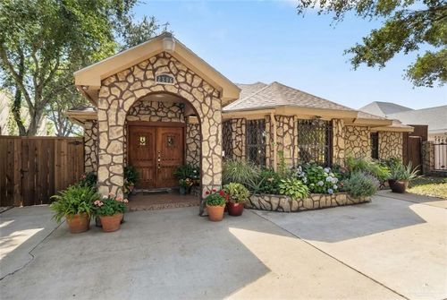 2306 Flores Dr, Mission, TX, 78574-7315 | Card Image