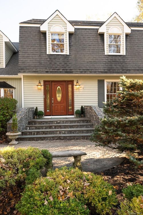 12 Woodland Ct S, Bedford, NY, 10506-2035 | Card Image