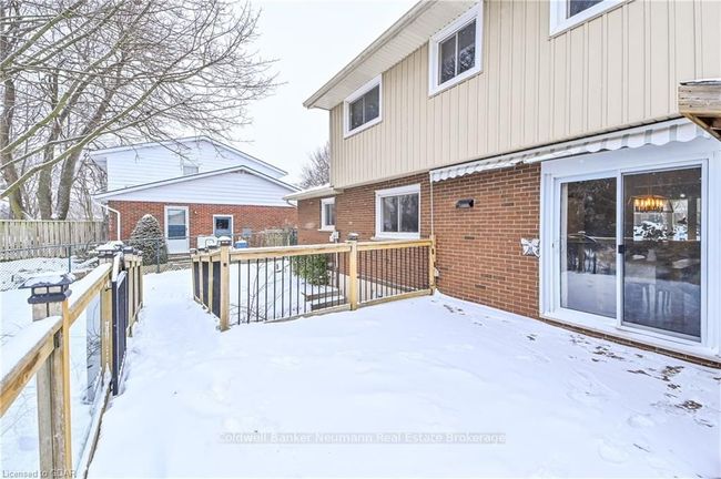 18 Crestwood Dr, House other with 3 bedrooms, 2 bathrooms and 4 parking in Cambridge ON | Image 34