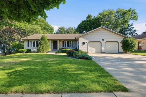 423 Butternut Drive, OREGON, WI, 53575 | Card Image