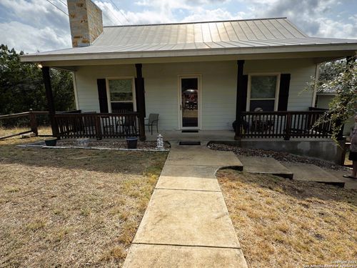 186 Lakeview Rd, Lakehills, TX, 78063-6443 | Card Image