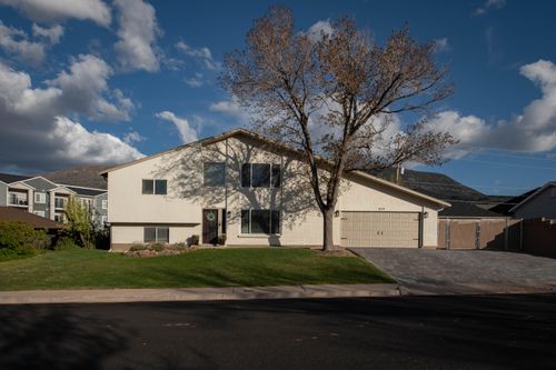 1019 W Cedar Knolls South Dr, Cedar City, UT, 84720 | Card Image