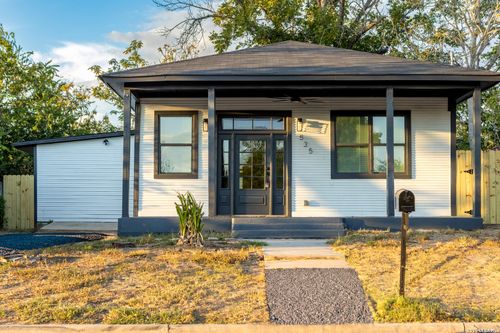 535 Austin St, Pleasanton, TX, 78064-2237 | Card Image