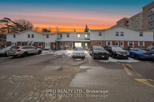 312 Westcourt Pl, Waterloo, ON, N2L2R7 | Card Image