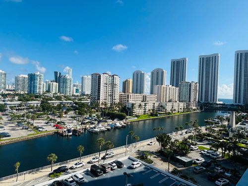 925-500 Bayview Dr, Sunny Isles Beach, FL, 33160-4780 | Card Image