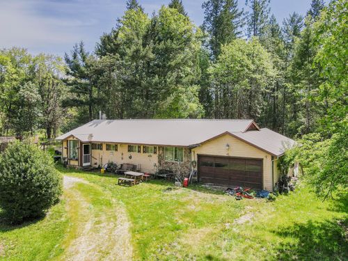 565 N Old Stage Rd, Cave Junction, OR, 97523-9212 | Card Image