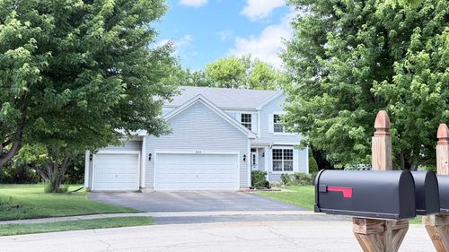 596 W Dalton Dr, Round Lake, IL, 60073-5682 | Card Image