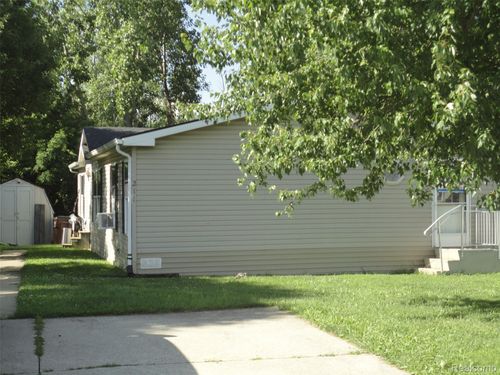 211 Westfield Dr, Erie, MI, 48133-9463 | Card Image