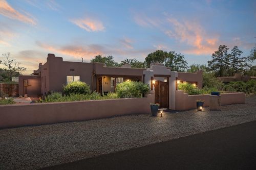 704 Tyler Rd Nw, Los Ranchos, NM, 87107-6247 | Card Image