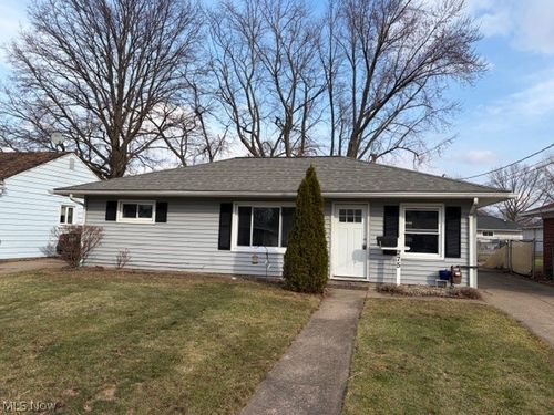 275 Lynne Dr, Sheffield Lk, OH, 44054-1930 | Card Image