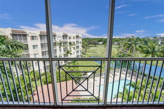 APT-501 - 3500 Oaks Clubhouse Dr, Condo with 3 bedrooms, 2 bathrooms and null parking in Pompano Beach FL | Image 50