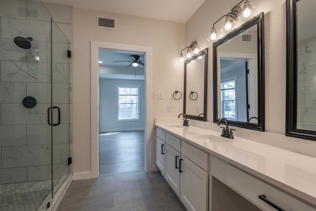818 S Travis St, House other with 4 bedrooms, 4 bathrooms and null parking in Sherman TX | Image 17