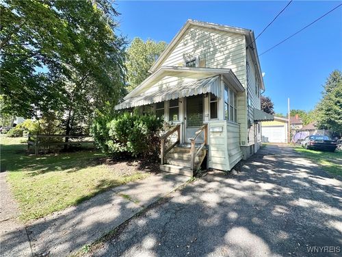 112 Chestnut St, Medina, NY, 14103-1707 | Card Image