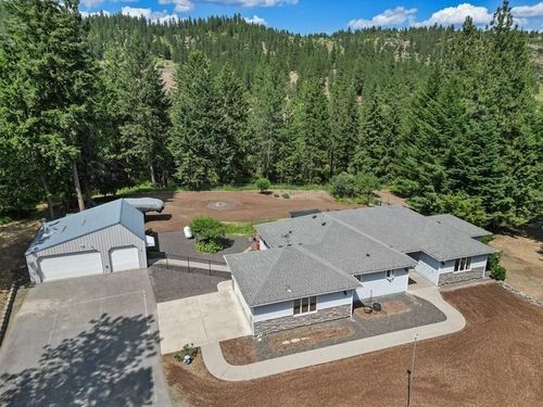 6920 N Harvard Rd, Newman Lake, WA, 99025-9415 | Card Image
