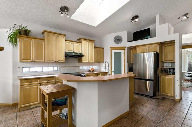 9 Chaparral Cove Se, House other with 4 bedrooms, 3 bathrooms and 4 parking in Calgary AB | Image 8