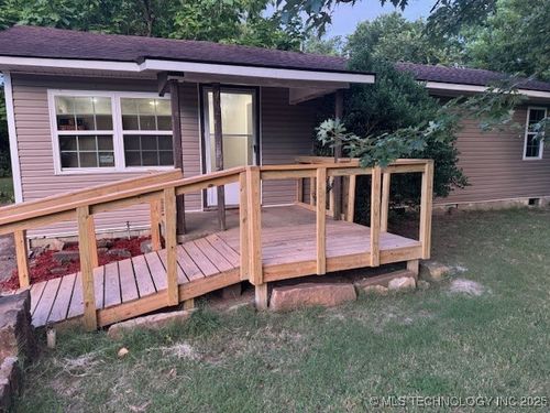 402 S Ash St, Sallisaw, OK, 74955-5602 | Card Image
