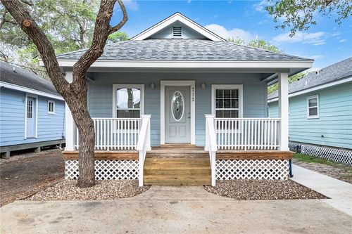 712 N Moline St, Rockport, TX, 78382-5109 | Card Image