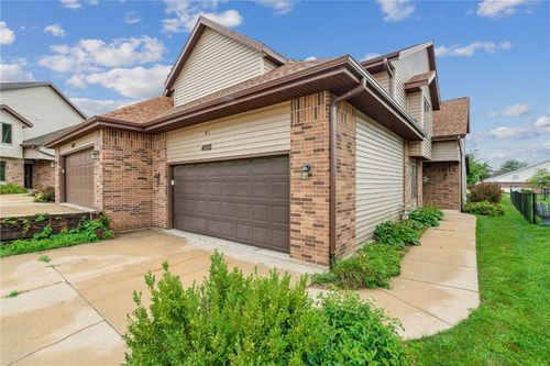4113 Lark Ct Ne, Cedar Rapids, IA, 52402-2689 | Card Image