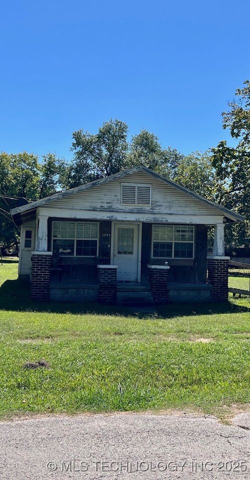 1104 W 9th St, Okmulgee, OK, 74447-4507 | Card Image