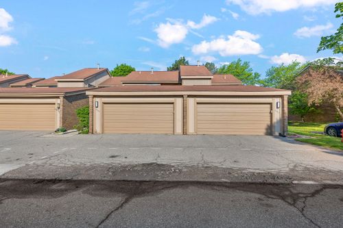 5353 Wright Way W, West Bloomfield, MI, 48322-2120 | Card Image