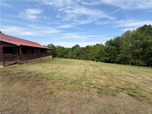 202 Roby Fulk Rd, Pinnacle, NC, 27043-8355 | Card Image