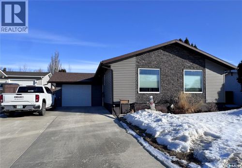 403 8th Ave W, Biggar, SK, S0K0M0 | Card Image