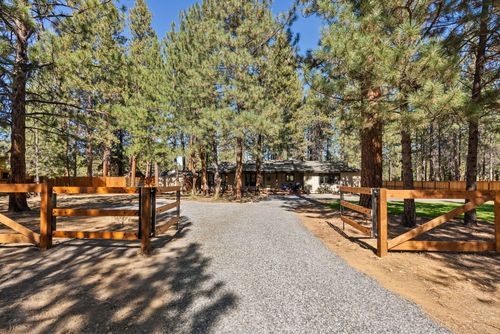 14850 Stagecoach, Sisters, OR, 97759-9566 | Card Image