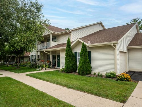 160 Bur Oak Ln, Grafton, WI, 53024-2967 | Card Image