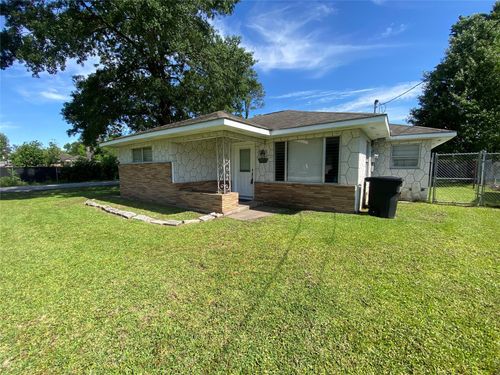 8038 Woodlyn Rd, Houston, TX, 77028-1948 | Card Image