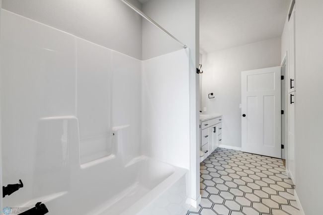 Bathroom | Image 14