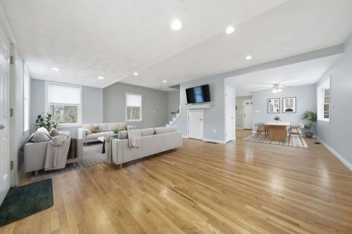 184 Park St, North Reading, MA, 01864-2375 | Card Image