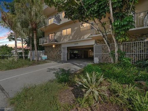 apt-302-12215 W Dixie Hwy, North Miami, FL, 33161-5497 | Card Image