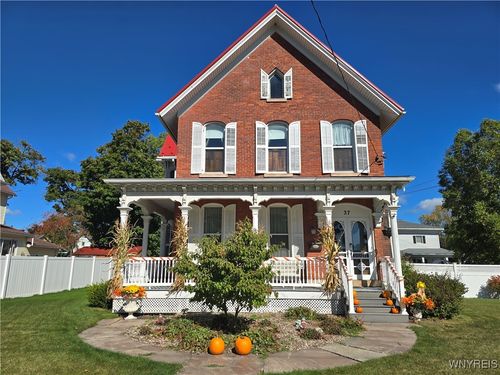 37 State St, Middleport, NY, 14105-1121 | Card Image