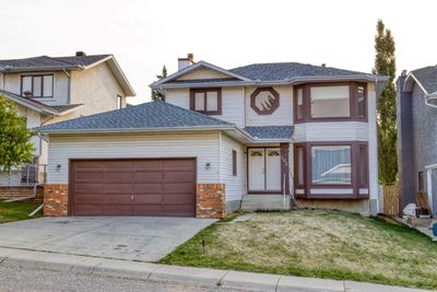 105 Hawkdale Cir Nw, House detached with 4 bedrooms, 2 bathrooms and 2 parking in Calgary AB | Image 1