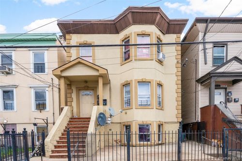 110 Beech St, Yonkers, NY, 10701-4057 | Card Image