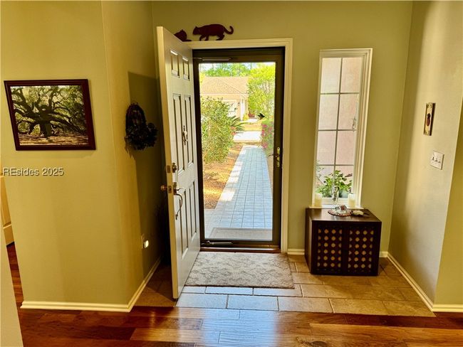 foyer& Storm door | Image 14
